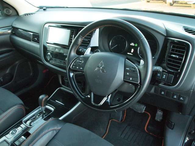 Mitsubishi OUTLANDER 2018-08 184035-17