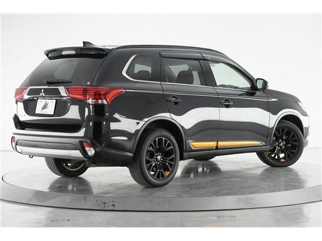 Mitsubishi OUTLANDER 2018-08 184035-1