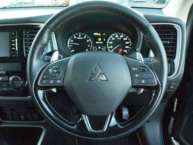 Mitsubishi OUTLANDER 2018-08 184035-16