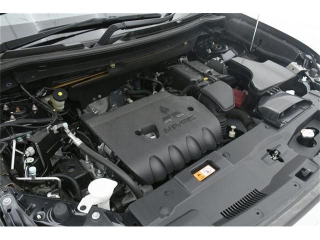 Mitsubishi OUTLANDER 2018-08 184035-10