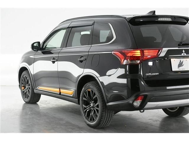Mitsubishi OUTLANDER 2018-08 184035-6