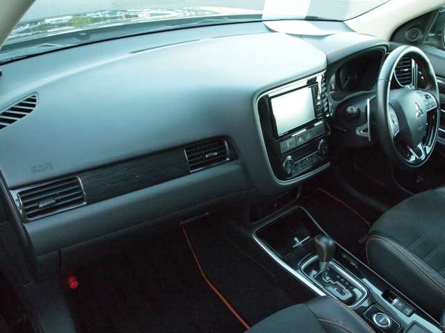 Mitsubishi OUTLANDER 2018-08 184035-18