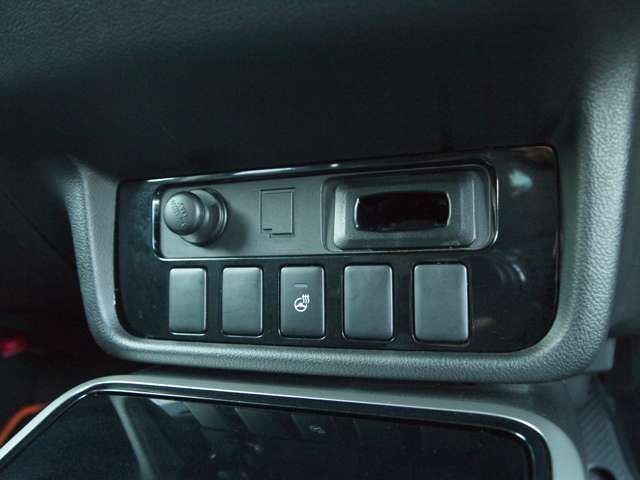 Mitsubishi OUTLANDER 2018-08 184035-14