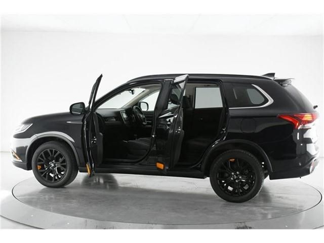 Mitsubishi OUTLANDER 2018-08 184035-5