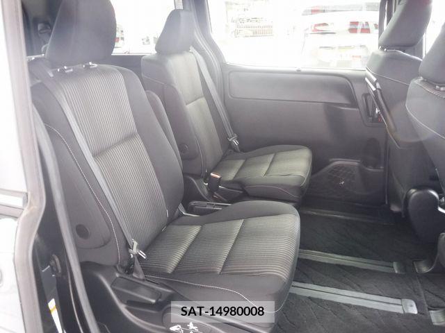 Toyota VOXY 2018-09 331351-10