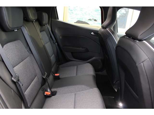 Renault LUTECIA 2023-06 28335-10