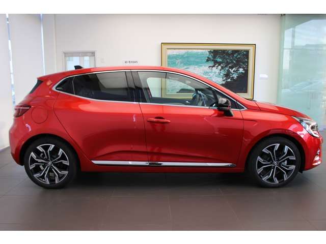 Renault LUTECIA 2023-06 28335-3