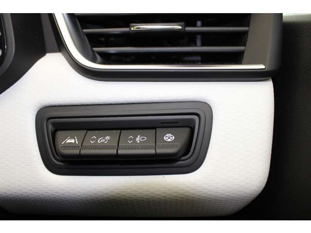 Renault LUTECIA 2023-06 28335-15