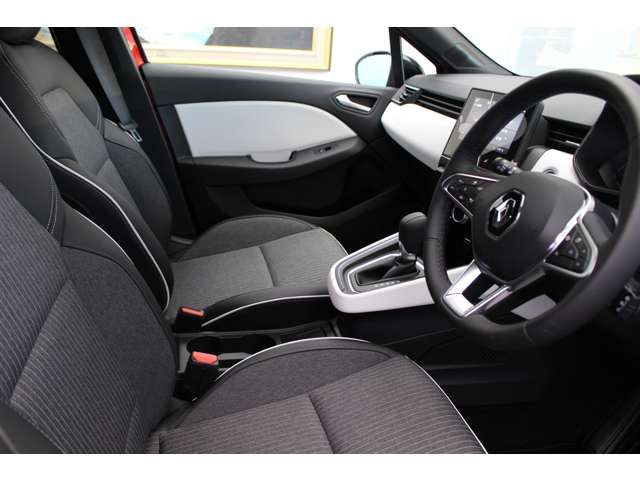 Renault LUTECIA 2023-06 28335-9