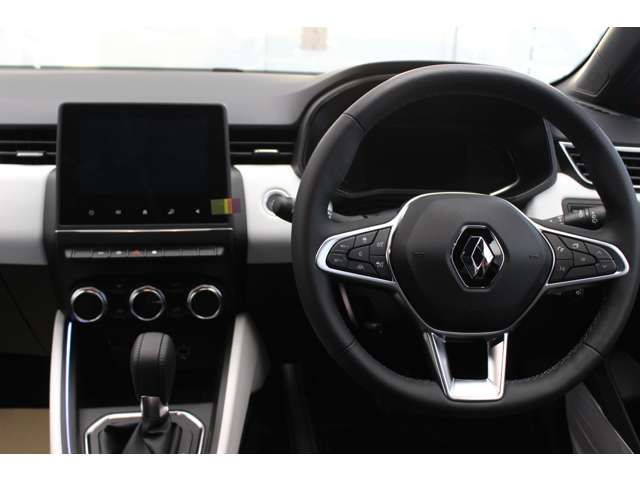 Renault LUTECIA 2023-06 28335-8