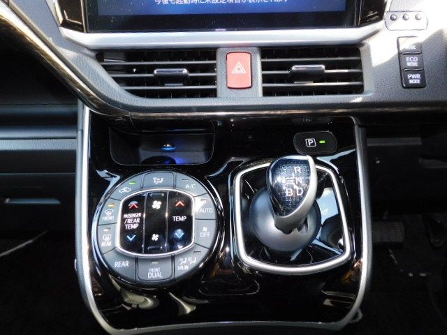 Toyota VOXY HYBRID 2020-08 187267-12