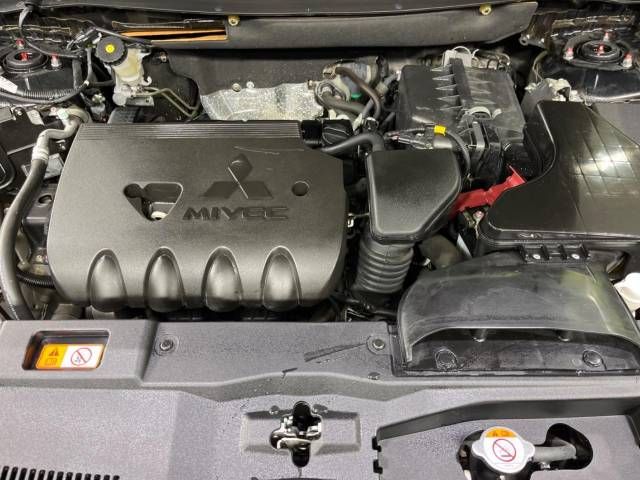 Mitsubishi OUTLANDER 2017-11 180627-19