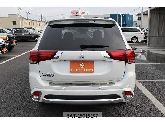 Mitsubishi OUTLANDER PHEV 2016-06 242000-7