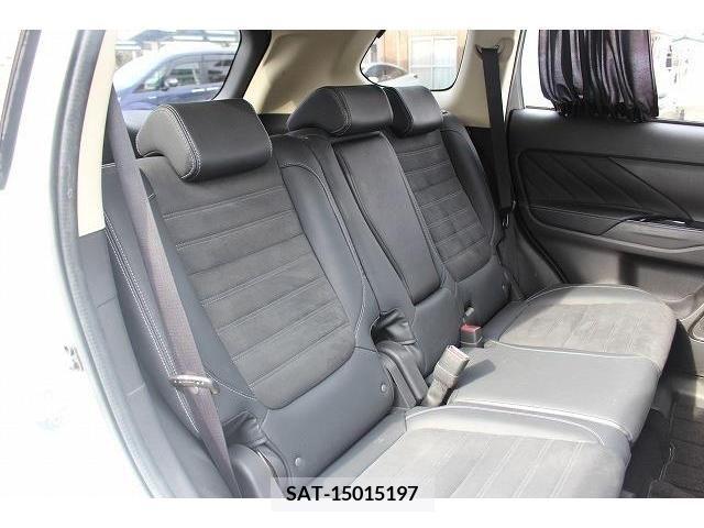 Mitsubishi OUTLANDER PHEV 2016-06 242000-13