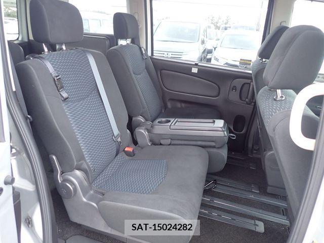 Nissan SERENA 2014-02 380535-21