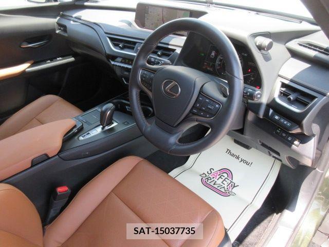 Lexus UX 2021-06 363085-9