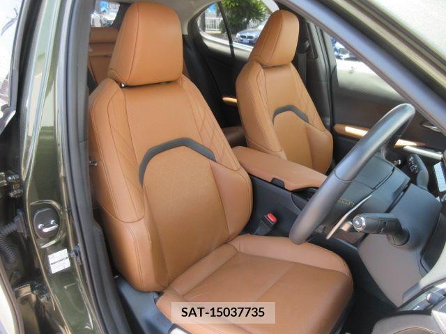 Lexus UX 2021-06 363085-8