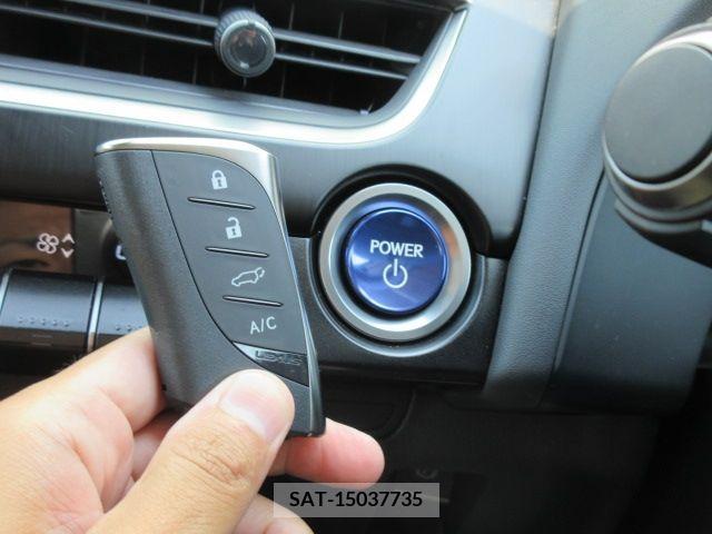 Lexus UX 2021-06 363085-16