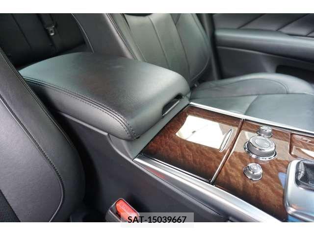 Nissan FUGA 2011-12 396684-19