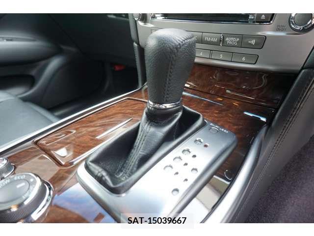 Nissan FUGA 2011-12 396684-18