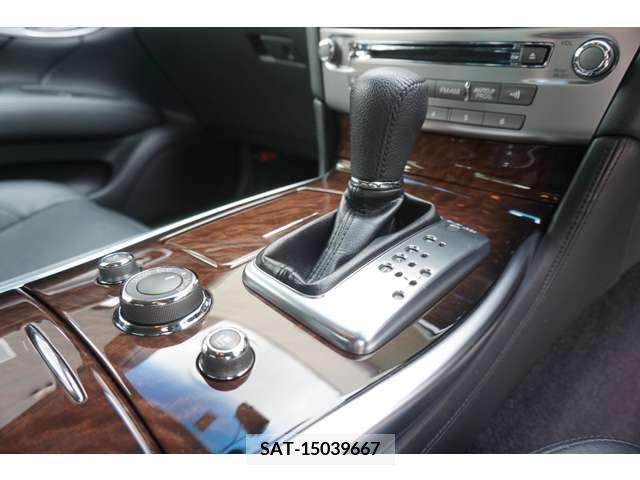 Nissan FUGA 2011-12 396684-17