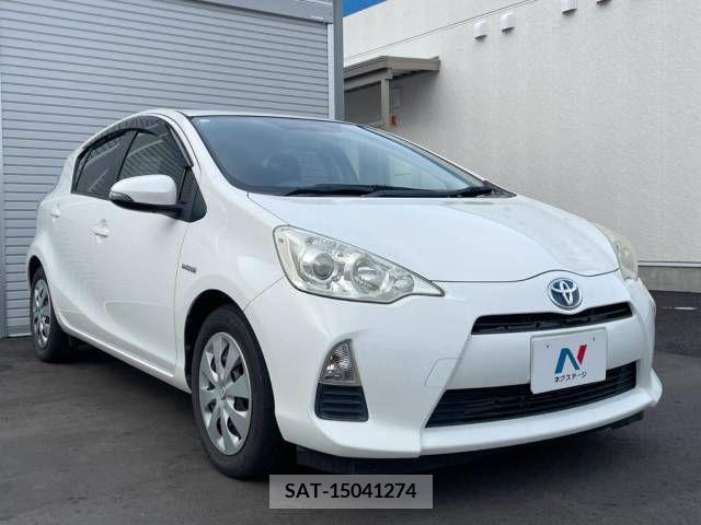 Toyota AQUA 2012-06 389353-15