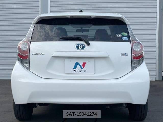 Toyota AQUA 2012-06 389353-14