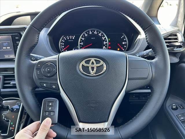 Toyota VOXY 2017-05 289182-4