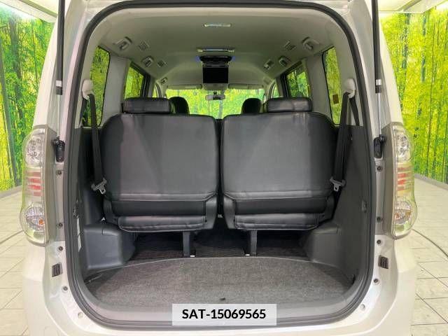 Toyota VOXY 2010-01 337807-11