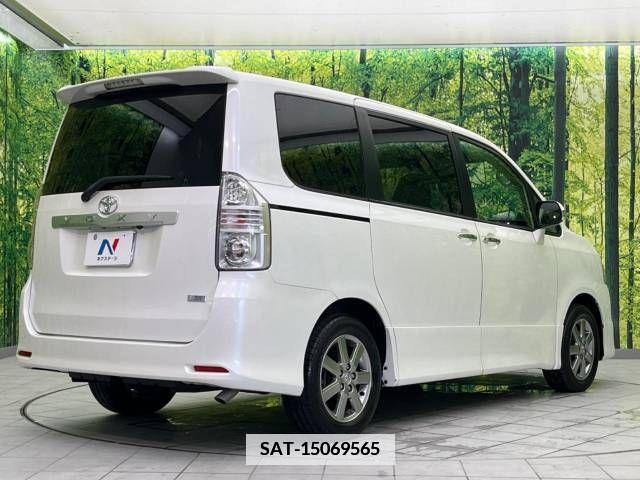 Toyota VOXY 2010-01 337807-17