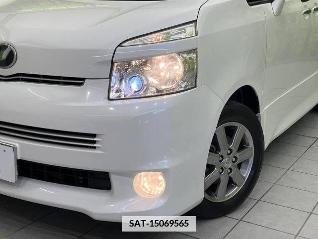 Toyota VOXY 2010-01 337807-13