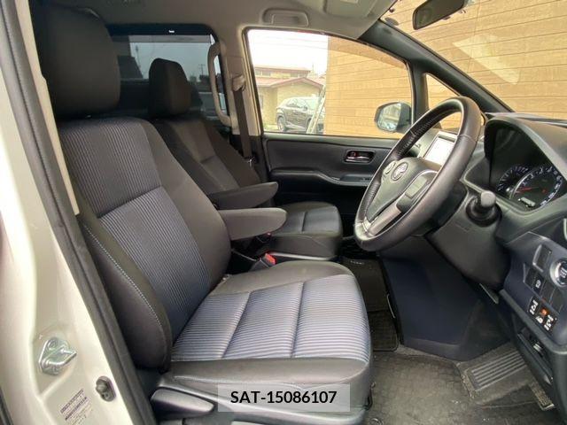 Toyota VOXY 2015-09 289941-9