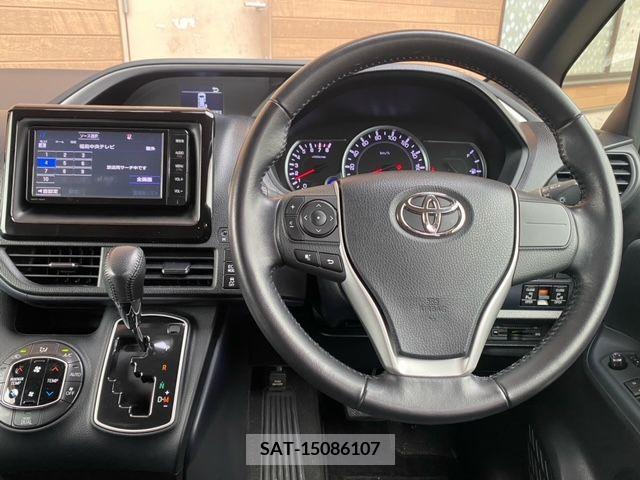 Toyota VOXY 2015-09 289941-1