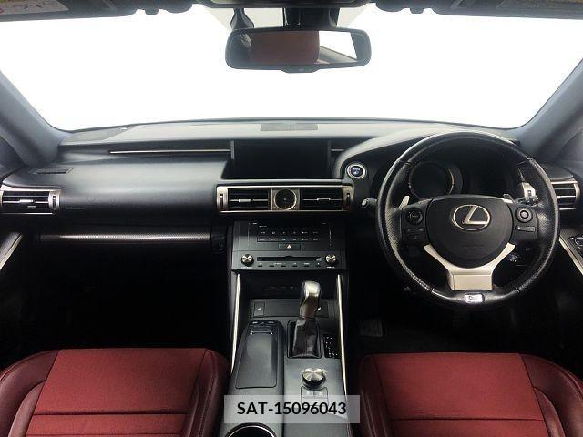 Lexus IS 2015-11 210070-1