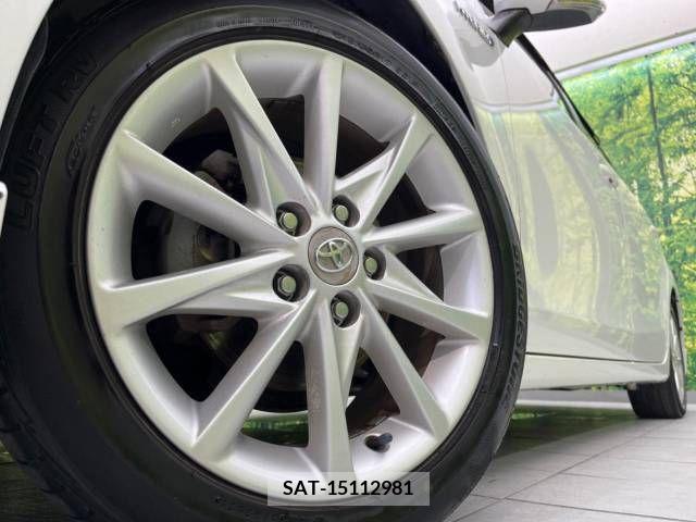 Toyota PRIUS ALPHA 2011-12 366742-13