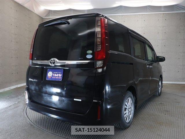 Toyota ESQUIRE 2015-02 215928-1