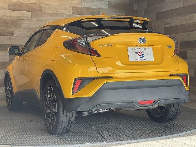 Toyota C-HR 2017-04 26878-15