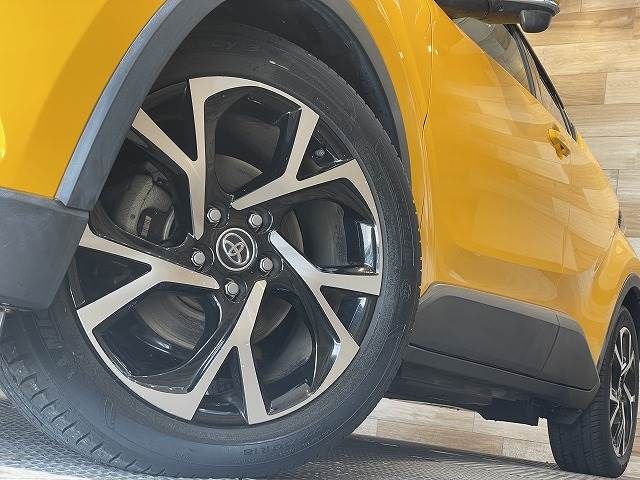 Toyota C-HR 2017-04 26878-18