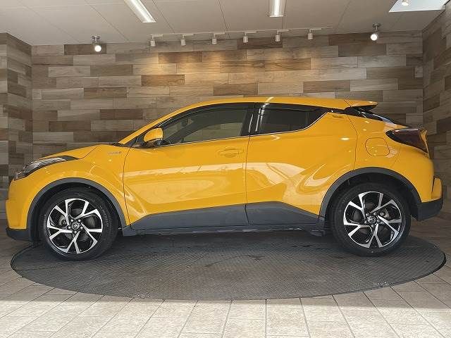 Toyota C-HR 2017-04 26878-13