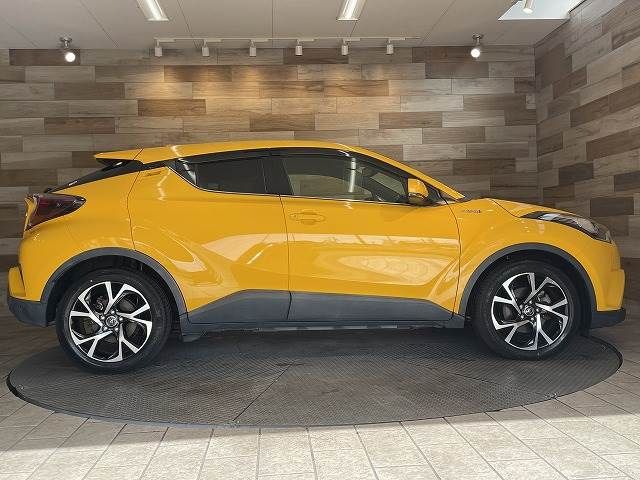 Toyota C-HR 2017-04 26878-12