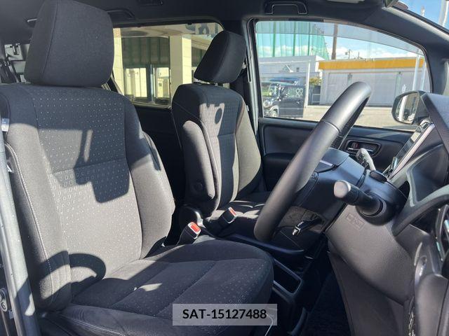 Toyota VOXY HYBRID 2018-09 290215-15