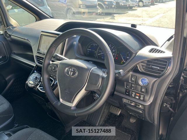 Toyota VOXY HYBRID 2018-09 290215-16