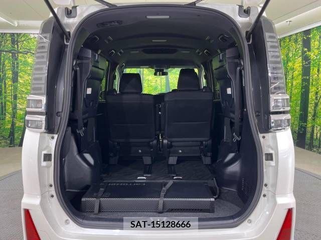 Toyota VOXY 2018-12 370302-10