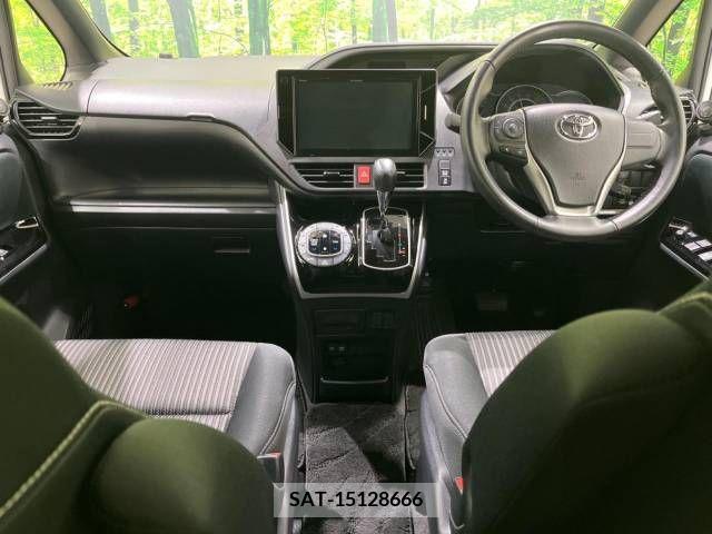 Toyota VOXY 2018-12 370302-1