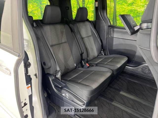 Toyota VOXY 2018-12 370302-8