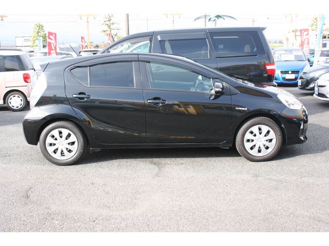Toyota AQUA 2014-01 182235-3