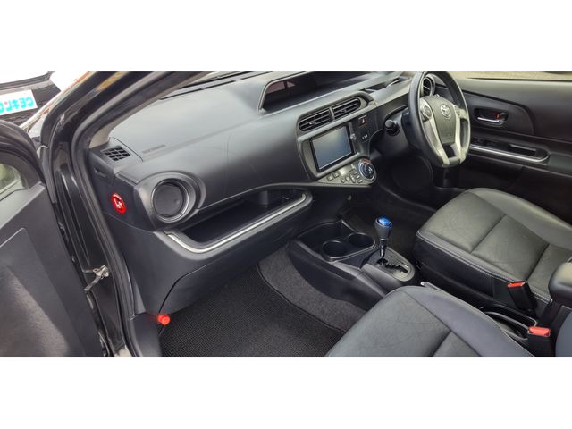 Toyota AQUA 2014-01 182235-11