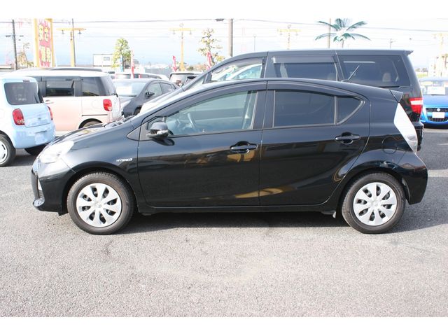 Toyota AQUA 2014-01 182235-4