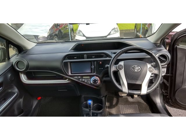 Toyota AQUA 2014-01 182235-1