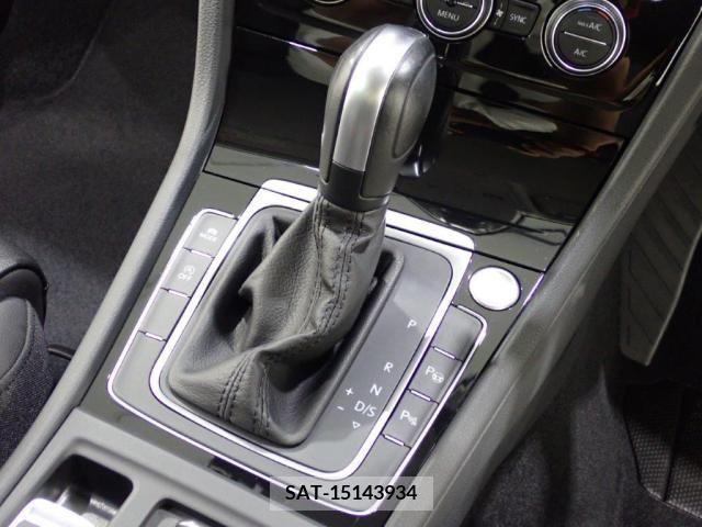 VolksWagen GOLF 2019-11 370638-16